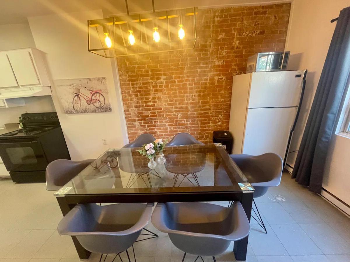 Full Kitchen Metro Rosemont B * Montreal